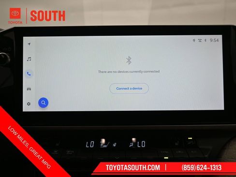 Used 2025 Toyota Camry XLE image 16