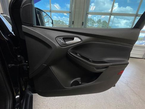 Used 2018 Ford Focus SE FWD image 24