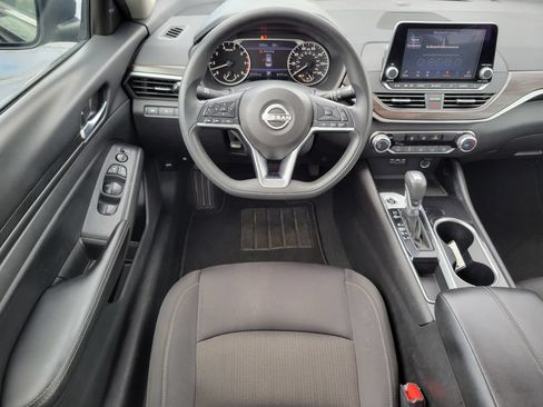 Used 2024 Nissan Altima 2.5 SV FWD image 17