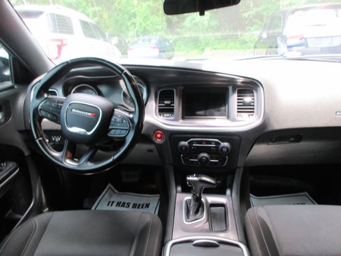 Used 2020 Dodge Charger SXT RWD image 15