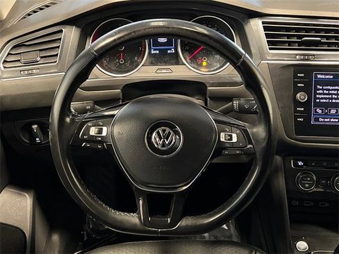 Used 2018 Volkswagen Tiguan SE image 19