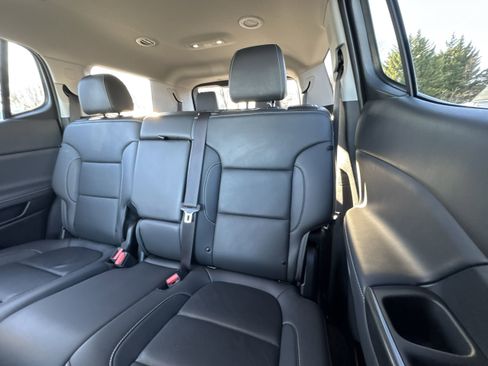 Used 2023 GMC Acadia SLT w/ Elevation Edition image 26