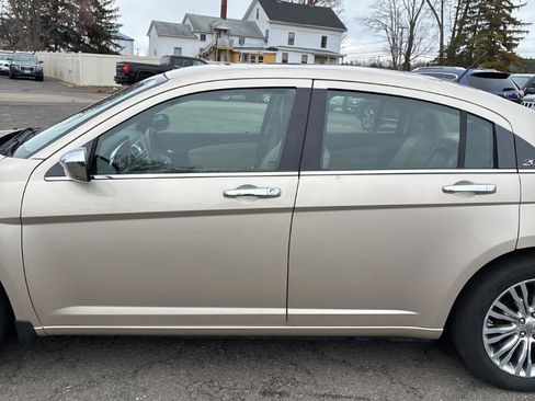 Used 2013 Chrysler 200 Limited image 9