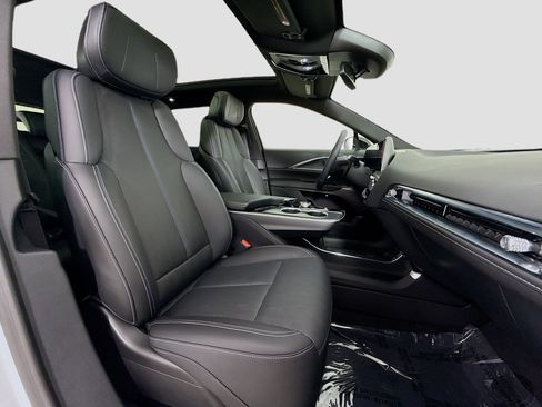 Used 2025 Cadillac Lyriq Sport RWD image 32