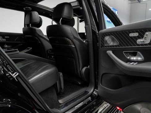 Used 2025 Mercedes-Benz Maybach GLS 600 4MATIC image 28