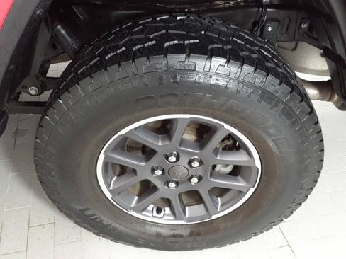 Used 2020 Jeep Gladiator Overland AWD/4WD image 19