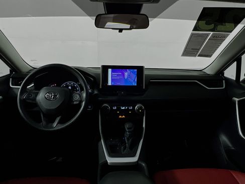 Used 2025 Toyota RAV4 XLE FWD image 30