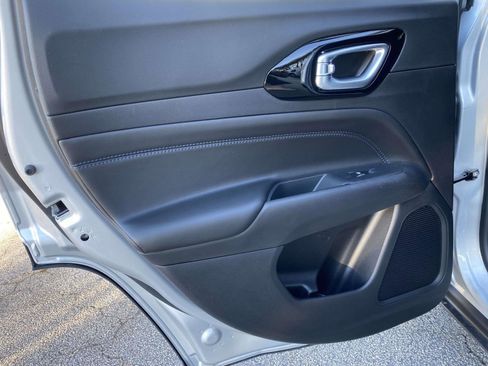 New 2026 Jeep Compass Latitude image 9