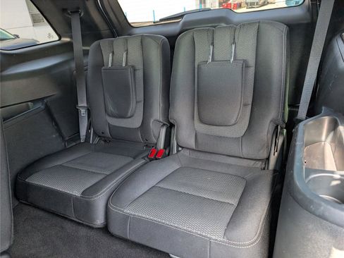 Used 2019 Ford Explorer XLT w/ Equipment Group 201A AWD/4WD image 16