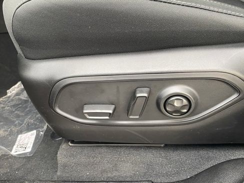 New 2025 Jeep Grand Cherokee L Laredo image 16