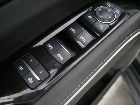 Used 2024 Cadillac Escalade ESV Luxury AWD/4WD image 16