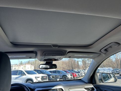 Used 2022 GMC Acadia SLT w/ Technology Package image 12