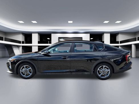 Certified 2025 Kia K4 LXS image 3