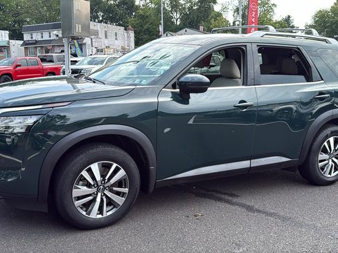 Certified 2024 Nissan Pathfinder SL AWD/4WD image 3