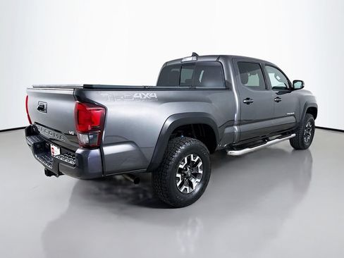 Certified 2018 Toyota Tacoma TRD Off-Road w/ Technology Package AWD/4WD image 8