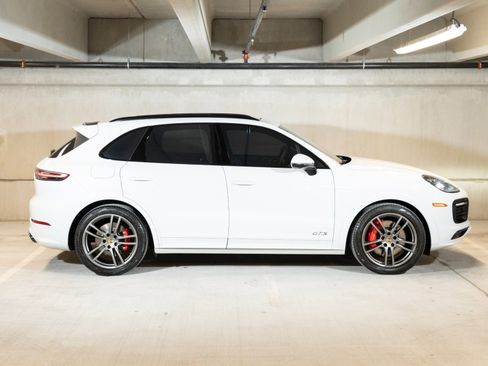 Certified 2023 Porsche Cayenne GTS AWD/4WD image 8