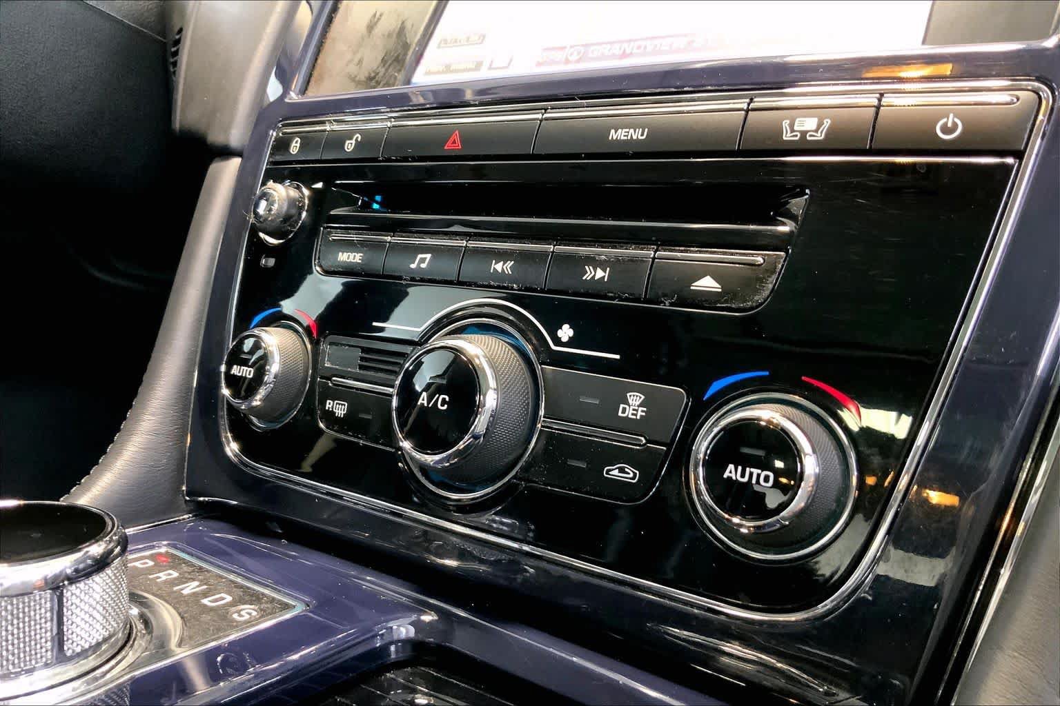 Used 2011 Jaguar XJ RWD image 35