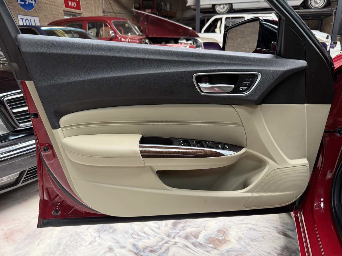 Used 2018 Acura TLX FWD image 29