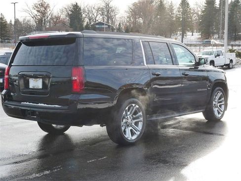 Used 2020 Chevrolet Suburban LT w/ Luxury Package image 5