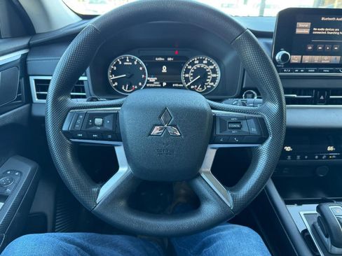 Used 2022 Mitsubishi Outlander ES image 15