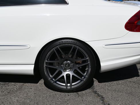 Used 2009 Mercedes-Benz CLK 550 Coupe image 18