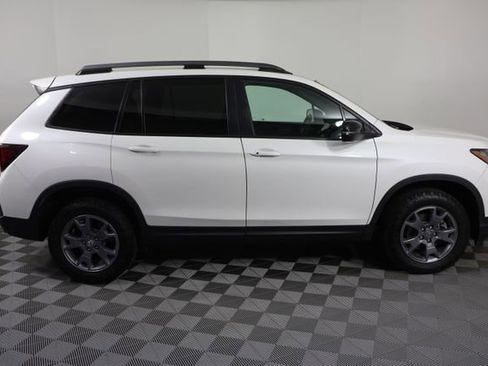 Used 2025 Honda Passport TrailSport image 9