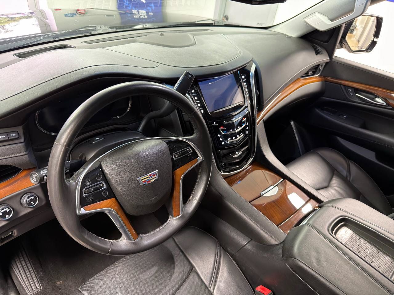 Used 2017 Cadillac Escalade Premium Luxury AWD/4WD image 26