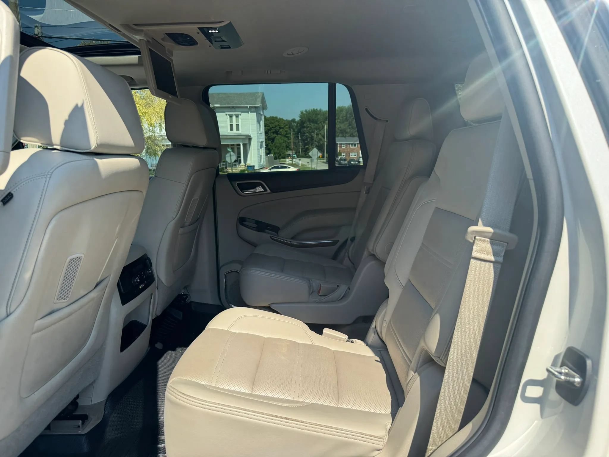 Used 2015 GMC Yukon Denali w/ Touring Package AWD/4WD image 26