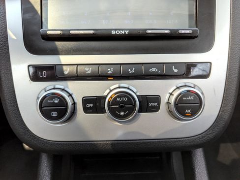 Used 2014 Volkswagen Eos image 27