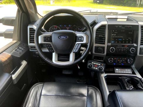 Used 2019 Ford F550 4x4 SuperCab Super Duty w/ Lariat Value Package image 5