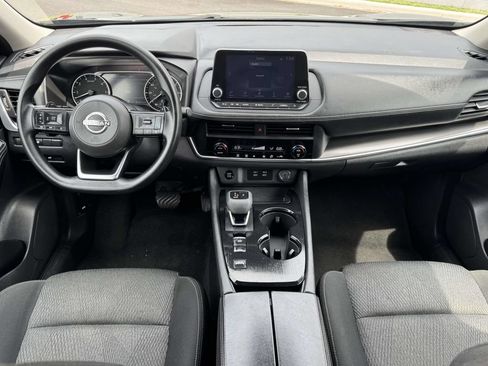 Used 2024 Nissan Rogue SV FWD image 2