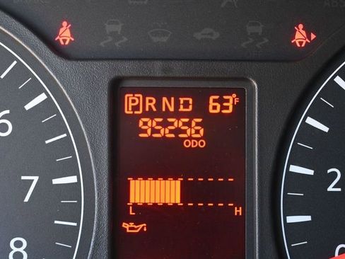 Used 2020 Nissan NV 2500 S image 30