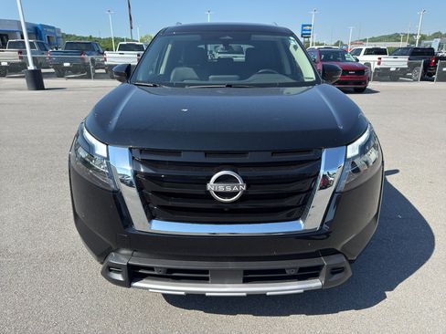 Used 2025 Nissan Pathfinder SL AWD/4WD image 8