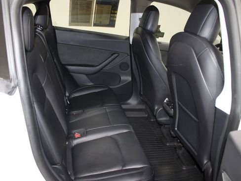 Used 2021 Tesla Model Y Long Range image 29