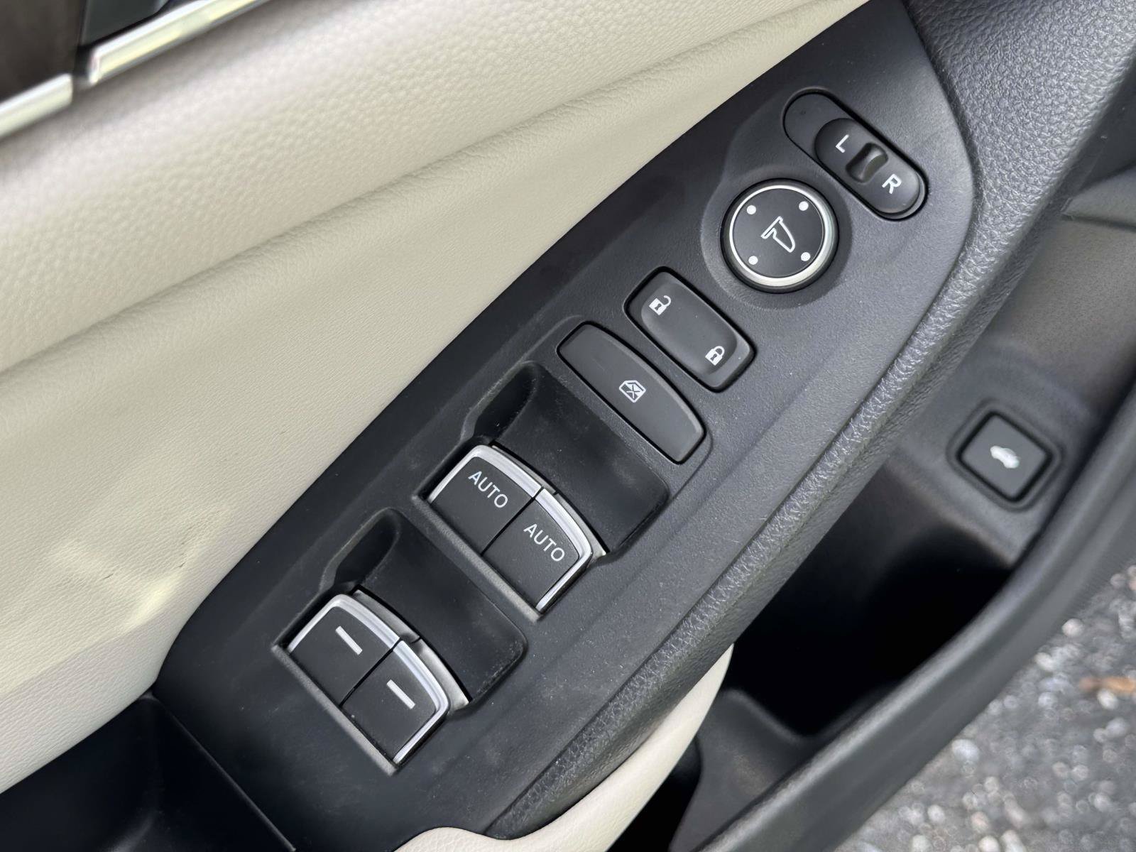 Used 2018 Honda Accord Touring image 14