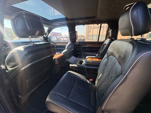 Used 2022 Jeep Grand Wagoneer Series III AWD/4WD image 20
