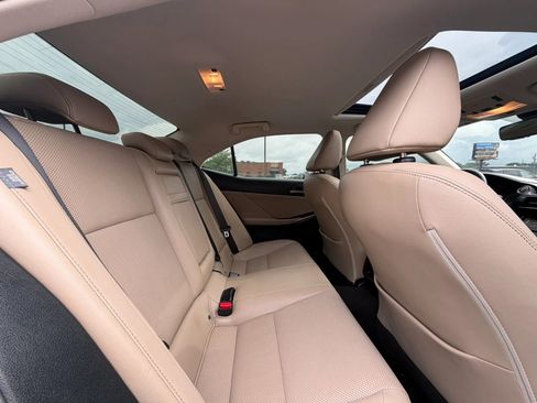 Used 2019 Lexus IS 300 w/ Premium Package RWD image 38