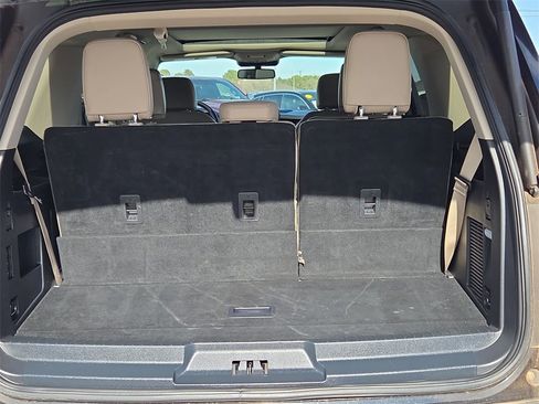 Used 2024 Ford Expedition Limited image 12