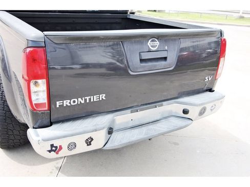 Used 2015 Nissan Frontier SV RWD image 7