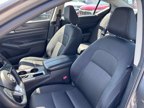 Used 2025 Nissan Altima 2.5 SV FWD image 32