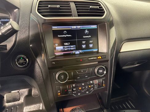 Used 2016 Ford Explorer XLT w/ Equipment Group 202A image 12