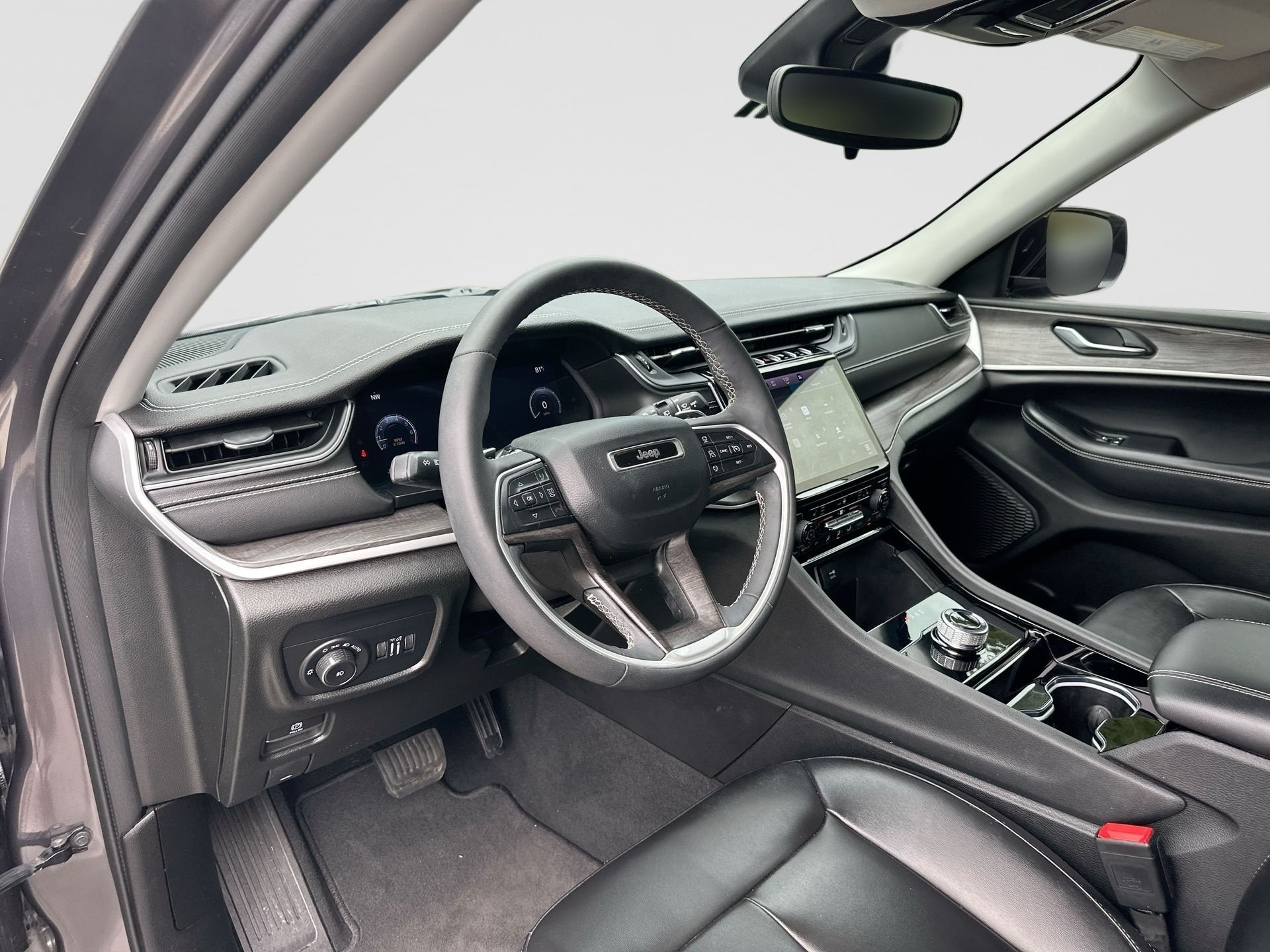 Used 2023 Jeep Grand Cherokee Limited RWD image 10