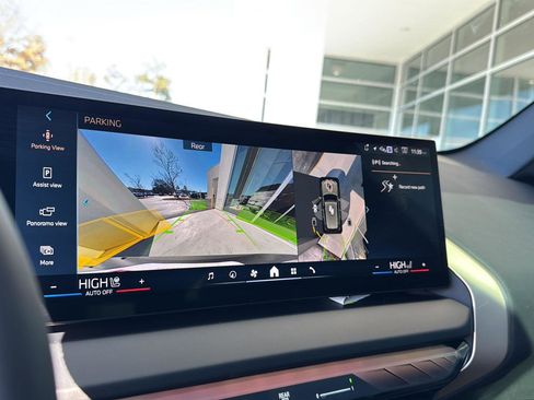 Used 2025 BMW X3 xDrive30i w/ Premium Package image 21