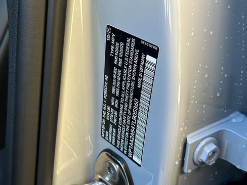 New 2026 Porsche Macan image 32