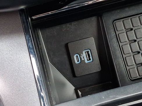 Used 2023 Ford F150 Lightning Lariat image 29