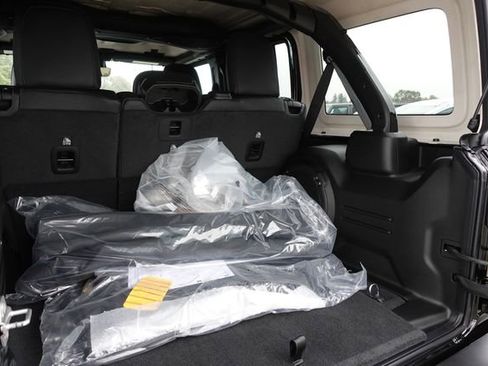 New 2026 Jeep Wrangler Unlimited Rubicon w/ Technology Group image 28