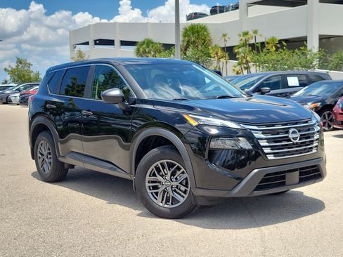 Used 2024 Nissan Rogue S FWD image 31