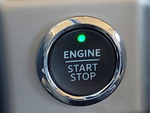 Used 2024 Ford Expedition XLT image 17