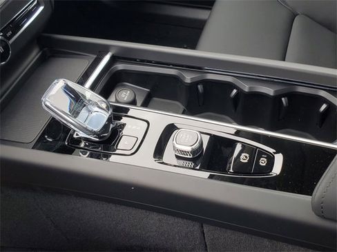 New 2026 Volvo XC60 B5 Plus w/ Protection Package Premier image 24