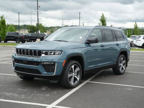 New 2026 Jeep Grand Cherokee L Limited w/ Luxury Tech Group II AWD/4WD image 3